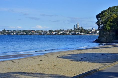 Photo of property in 2/86 Beach Road, Castor Bay, Auckland, 0620