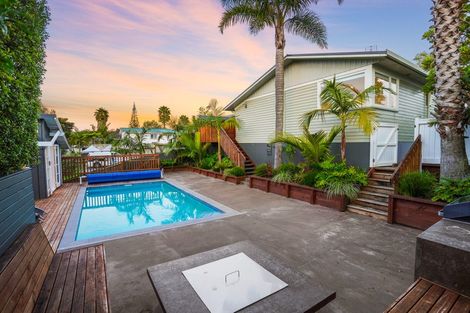 Photo of property in 39 Kamara Road, Glen Eden, Auckland, 0602