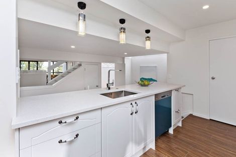 Photo of property in 2/51 Seaton Road, Murrays Bay, Auckland, 0630