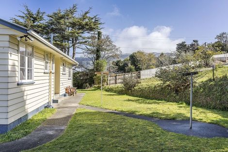 Photo of property in 16 Morgan Place, Tawa, Wellington, 5028