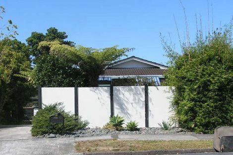 Photo of property in 15 Ravenwood Drive, Forrest Hill, Auckland, 0620