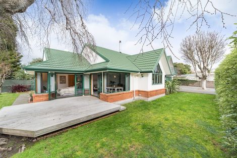 Photo of property in 86 Pahiatua Street, Hokowhitu, Palmerston North, 4410