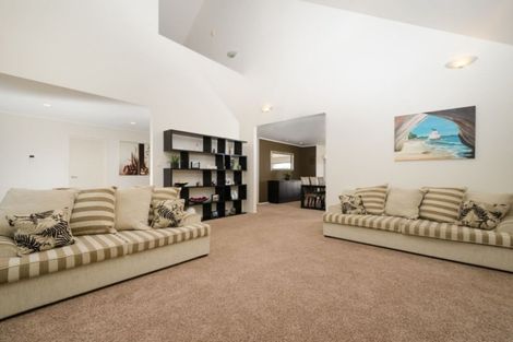 Photo of property in 23 Connemara Court, West Harbour, Auckland, 0618