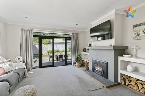 Photo of property in 289 Stokes Valley Road, Stokes Valley, Lower Hutt, 5019