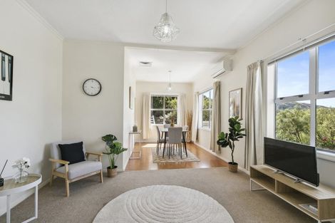 Photo of property in 44 Raroa Terrace, Tawa, Wellington, 5028