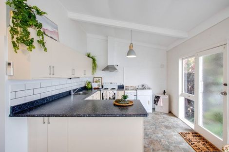 Photo of property in 2/204a Park Road South, Akina, Hastings, 4122