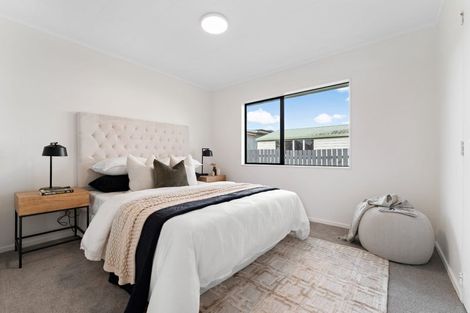 Photo of property in 2/7 Rewarewa Road, Te Atatu Peninsula, Auckland, 0610