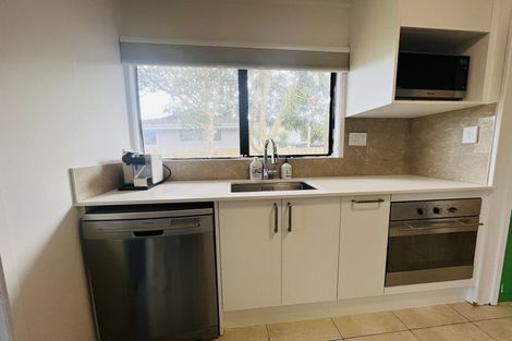 Photo of property in 391 Roscommon Road, Clendon Park, Auckland, 2103