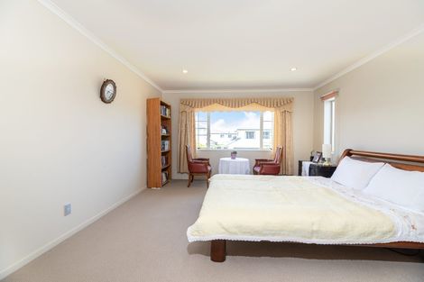 Photo of property in 14 Bridgefield Crescent, Flat Bush, Auckland, 2016