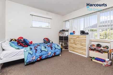 Photo of property in 2/55 Orams Road, Hillpark, Auckland, 2102