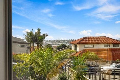 Photo of property in 75 San Valentino Drive, Henderson, Auckland, 0612