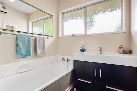 Photo of property in 6 Larkhill Place, Russley, Christchurch, 8042