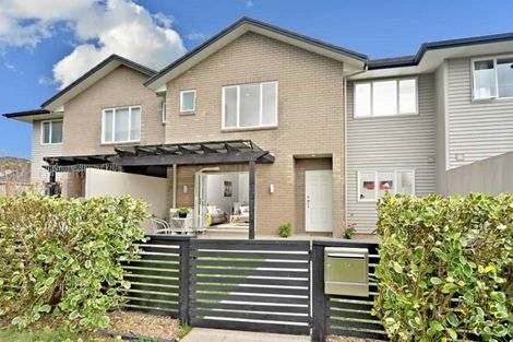 Photo of property in 2/10 Salford Crescent, Flat Bush, Auckland, 2019