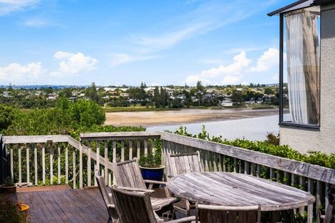 Photo of property in 19 Constable Lane, West Harbour, Auckland, 0618