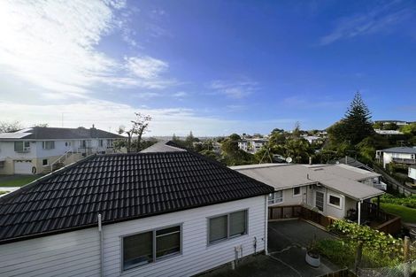 Photo of property in 1/537 Glenfield Road, Glenfield, Auckland, 0629