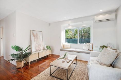 Photo of property in 16 Ross Crescent, Orewa, 0931