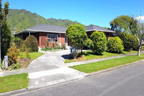 Photo of property in 17 Awanui Drive, Waikanae, 5036