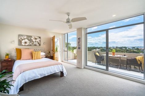 Photo of property in 65a Exmouth Road, Northcote, Auckland, 0627