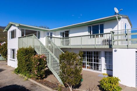 Photo of property in 48 Beach Road, Waikawa, Picton, 7220