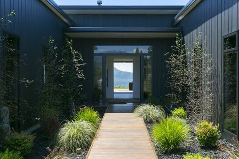 Photo of property in 21 Rangikatea Road, Omori, Turangi, 3381