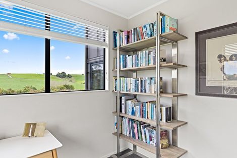 Photo of property in 30 Tamahunga Drive, Matakana, 0985