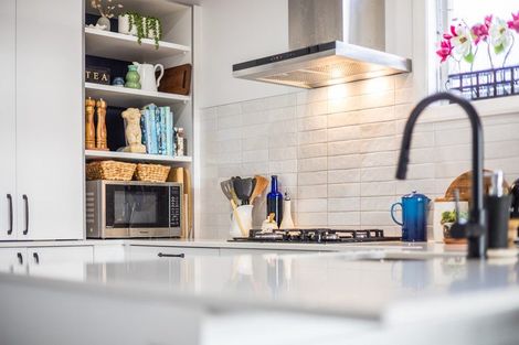 Photo of property in 7 Marine Parade, Eastbourne, Lower Hutt, 5013