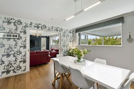 Photo of property in 12 Ilam Lane, Fairview Heights, Auckland, 0632