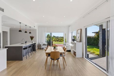 Photo of property in 11 Taranui Way, Paraparaumu Beach, Paraparaumu, 5032