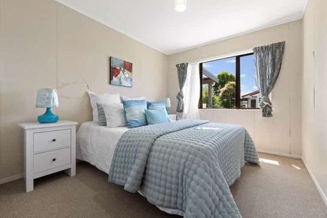 Photo of property in 2/25 De Quincey Terrace, Highland Park, Auckland, 2010