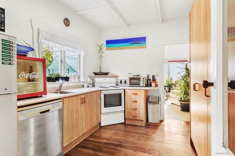 Photo of property in 9 Wairere Road, Torbay, Auckland, 0630