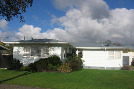 Photo of property in 15 Halswell Crescent, Westbrook, Palmerston North, 4412