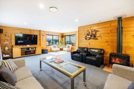 Photo of property in 23 Abby Road, Fitzherbert, Palmerston North, 4410