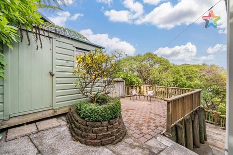 Photo of property in 2 Singers Road, Korokoro, Lower Hutt, 5012