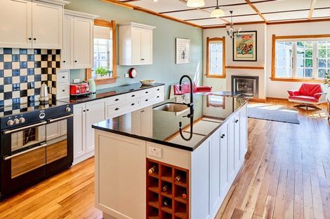 Photo of property in 38 Tuatoru Street, Eastbourne, Lower Hutt, 5013