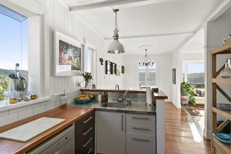 Photo of property in 53 Palliser Road, Roseneath, Wellington, 6011