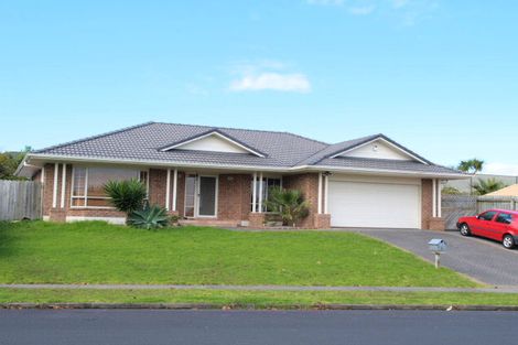 Photo of property in 6 Faldo Drive, Golflands, Auckland, 2013