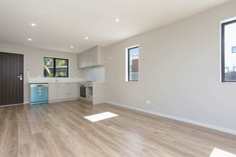 Photo of property in 3/30 West Coast Road, Glen Eden, Auckland, 0602