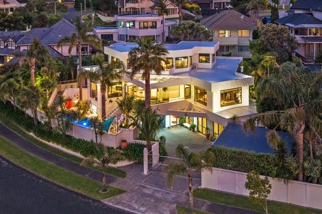 Photo of property in 6 Ribbonwood Crescent, Goodwood Heights, Auckland, 2105