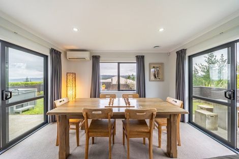 Photo of property in 5 Mckenzie Way, Timberlea, Upper Hutt, 5018