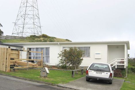 Photo of property in 7 Chetwode Grove, Newlands, Wellington, 6037