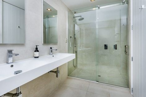 Photo of property in 306 Hurstmere Road, Takapuna, Auckland, 0622