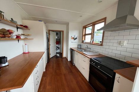 Photo of property in 7 Montgomery Avenue, Karori, Wellington, 6012