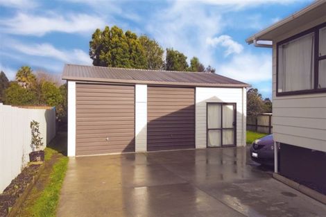 Photo of property in 13 Fernleigh Avenue, Waiuku, 2123