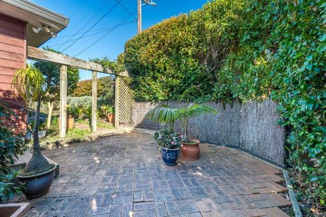 Photo of property in 2/71 Potter Avenue, Northcote, Auckland, 0627