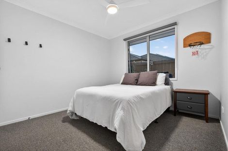 Photo of property in 33 Te Kio Crescent, Papamoa Beach, Papamoa, 3118