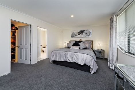 Photo of property in 147f Sturges Road, Henderson, Auckland, 0612