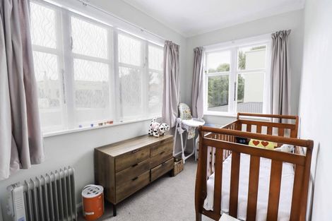 Photo of property in 33 Rewa Street, Takaro, Palmerston North, 4412