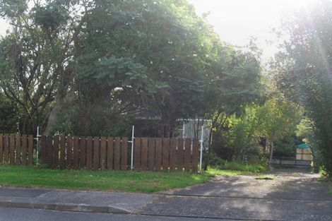Photo of property in 30 Gill Avenue, Te Atatu Peninsula, Auckland, 0610
