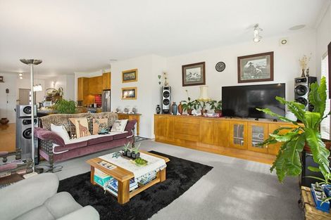 Photo of property in 5 Debenham Drive, Whitianga, 3510