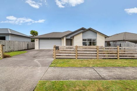 Photo of property in 3 Madden Avenue, Kumeu, 0810